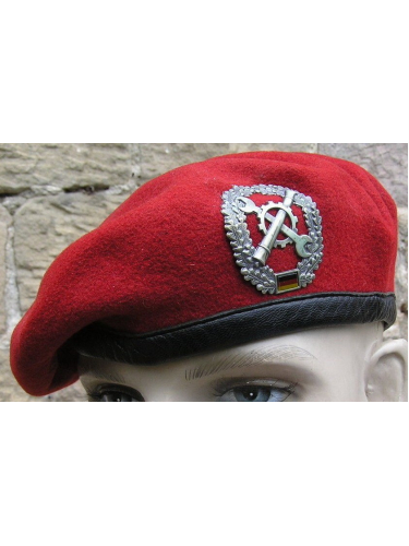 Красный берет с кокардой Ремонтных частей Бундесвера