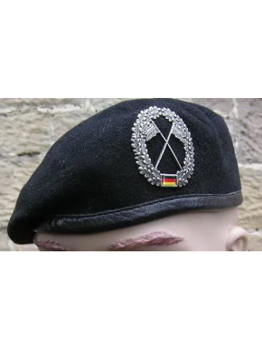 Чёрный берет с кокардой Разведывательных войск Бундесвера