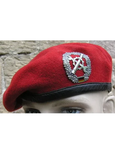 Красный берет с кокардой Ремонтных частей Бундесвера
